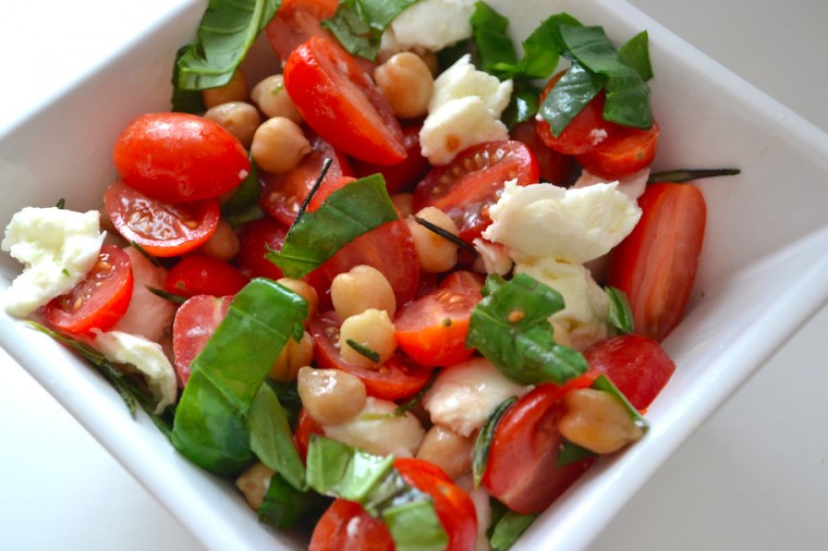 caprese kikkererwten