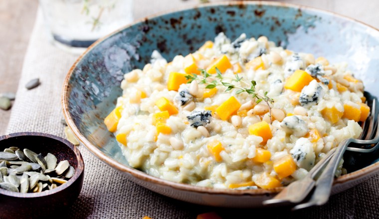 Risotto met pompoen, blauwe kaas en pijnboompitten