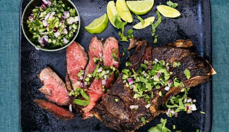 Ge­krui­de cô­te de boeuf met Viet­na­me­se sal­sa