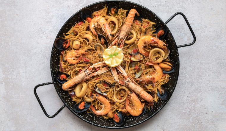 5 geheimen die Spanjaarden je niet vertellen over het maken van échte paella