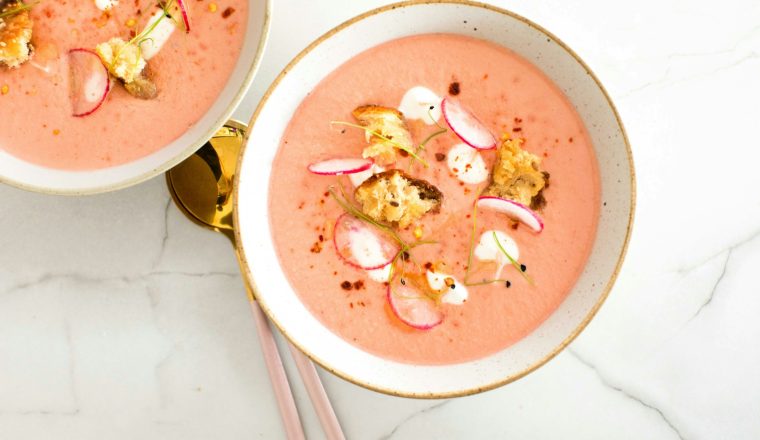 Recept: Gazpacho van radijs en zelfgemaakte croutons